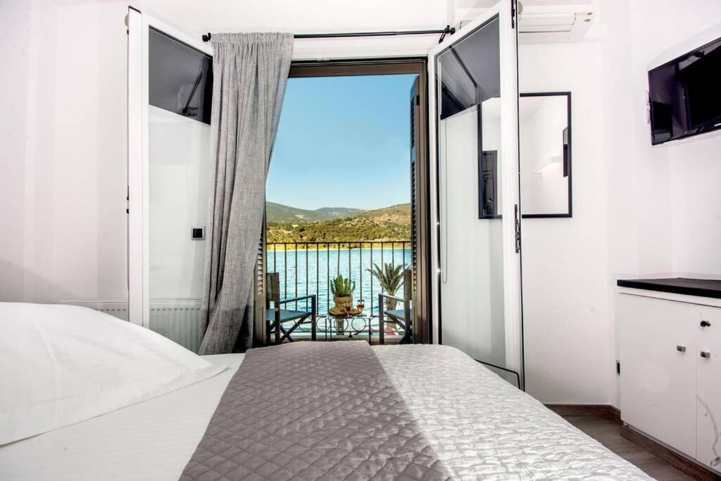 A & B Minimal Suite With Sea View In Argostoli Exterior photo