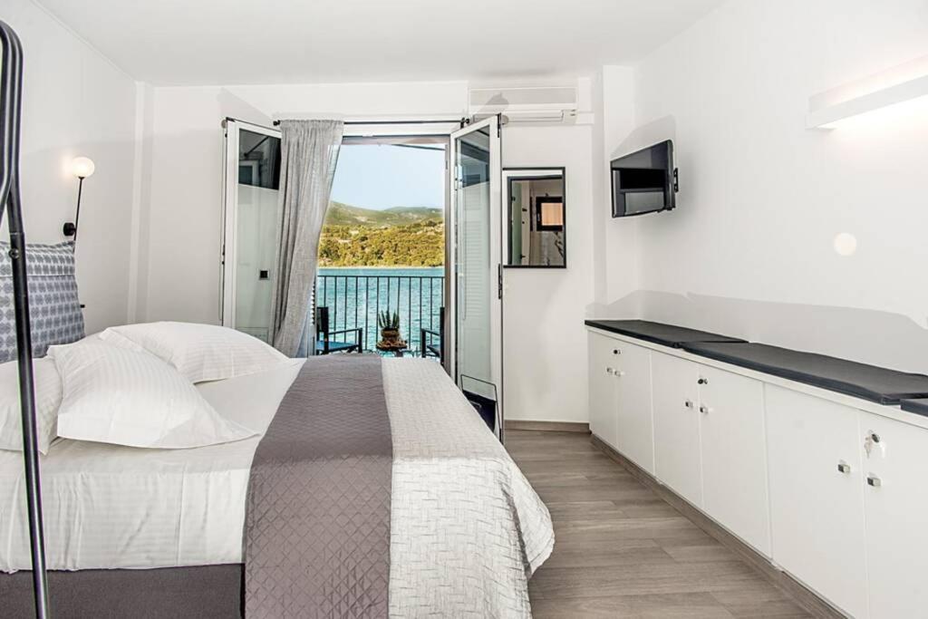 A & B Minimal Suite With Sea View In Argostoli Exterior photo
