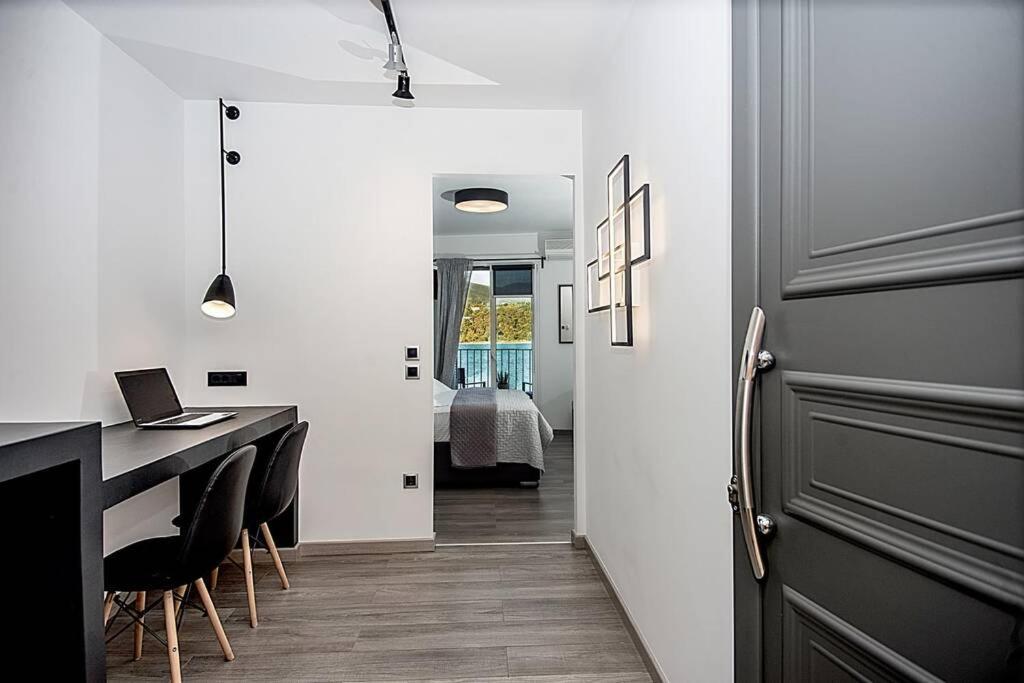 A & B Minimal Suite With Sea View In Argostoli Exterior photo